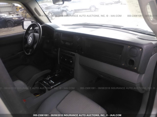 1J8HG48PX7C601098 - 2007 JEEP COMMANDER SILVER photo 5