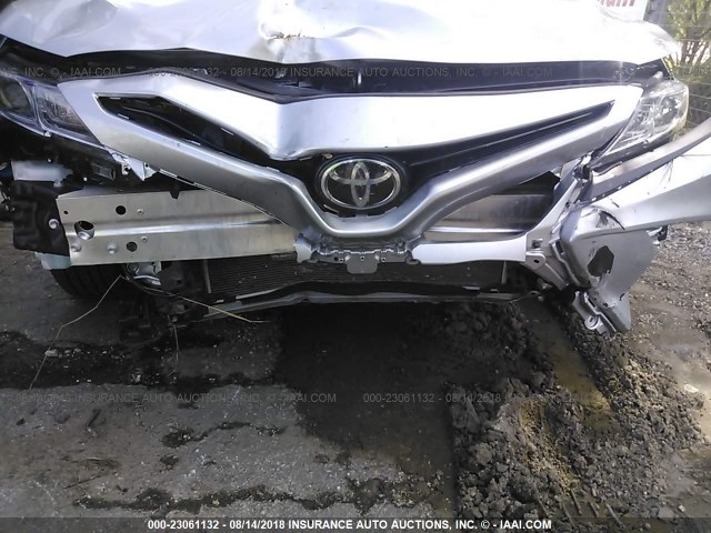 4T1B11HK6JU084476 - 2018 TOYOTA CAMRY L/LE/XLE/SE/XSE SILVER photo 6