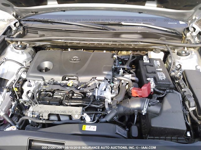 4T1B11HK0JU602310 - 2018 TOYOTA CAMRY L/LE/XLE/SE/XSE SILVER photo 10