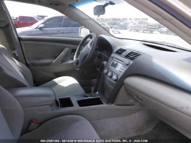 4T1BF3EK7AU100864 - 2010 TOYOTA CAMRY SE/LE/XLE 金色 照片 5