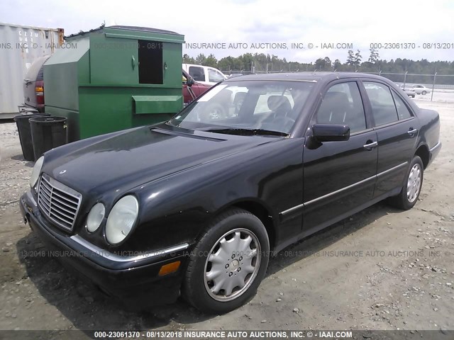 WDBJF82F3WX007199 - 1998 MERCEDES-BENZ E 320 4MATIC BLACK photo 2