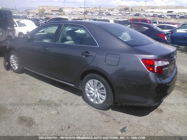 4T4BF1FK3ER342386 - 2014 TOYOTA CAMRY L/SE/LE/XLE 灰色 照片 3