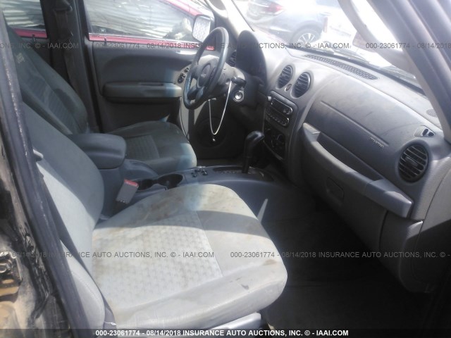 1J4GK38K75W669994 - 2005 JEEP LIBERTY RENEGADE BLACK photo 5