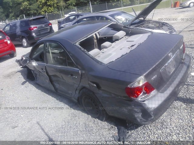 JTDBE32K453025631 - 2005 TOYOTA CAMRY LE/XLE/SE 灰色 照片 3