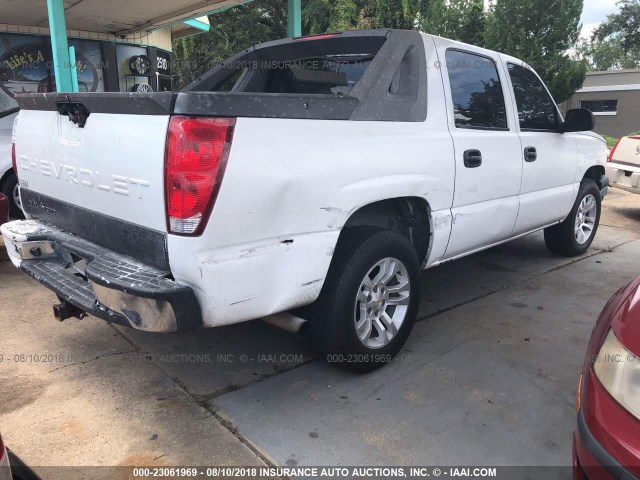 3GNEC12Z05G270869 - 2005 CHEVROLET AVALANCHE C1500 WHITE photo 4