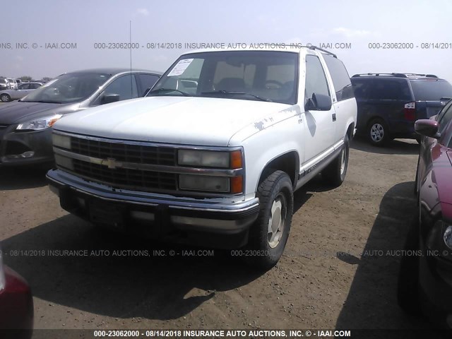 1GNEK18K3PJ372472 - 1993 CHEVROLET BLAZER K1500 WHITE photo 2