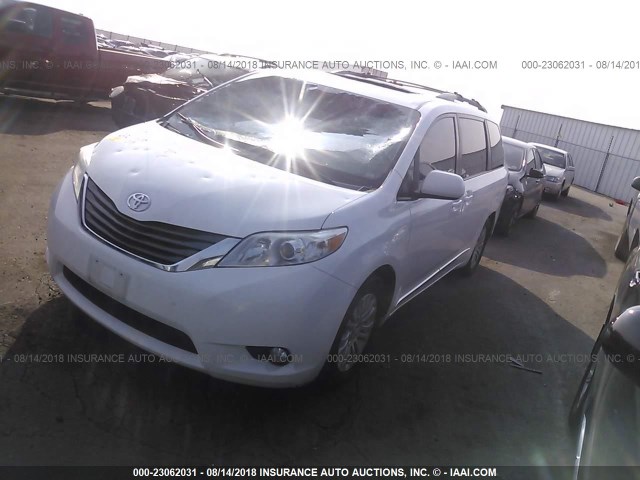 5TDYK3DCXDS286428 - 2013 TOYOTA SIENNA XLE/LIMITED WHITE photo 2