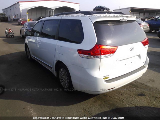 5TDYK3DCXDS286428 - 2013 TOYOTA SIENNA XLE/LIMITED WHITE photo 3