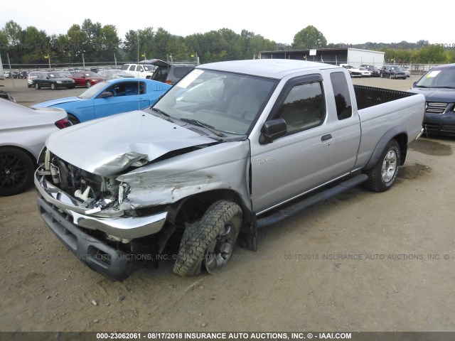 1N6ED26Y9YC427879 - 2000 NISSAN FRONTIER KING CAB XE/KING CAB SE SILVER photo 2