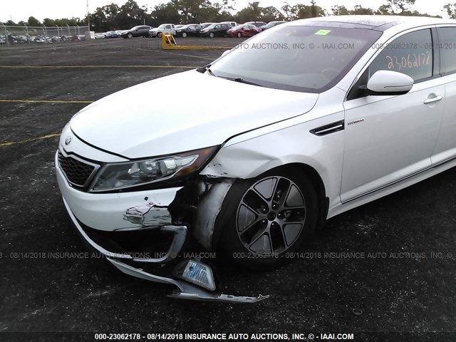 KNAGM4AD2D5050853 - 2013 KIA OPTIMA HYBRID WHITE photo 6