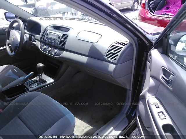 4T1BE32K95U048294 - 2005 TOYOTA CAMRY LE/XLE/SE BLACK photo 5
