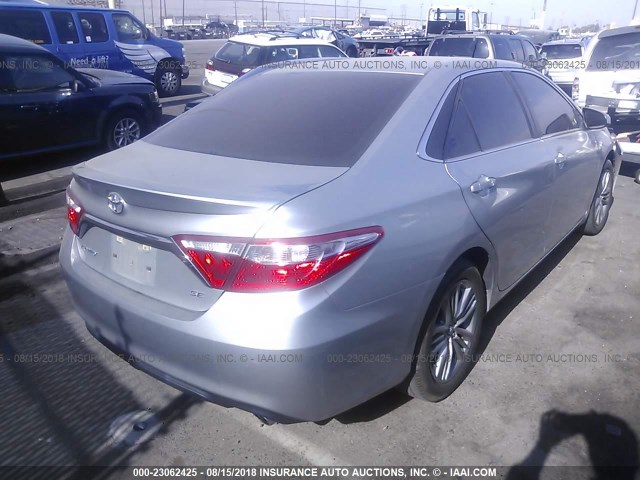4T1BF1FK5FU496092 - 2015 TOYOTA CAMRY LE/XLE/SE/XSE 银色 照片 4