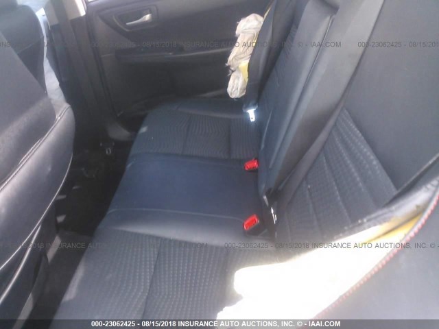 4T1BF1FK5FU496092 - 2015 TOYOTA CAMRY LE/XLE/SE/XSE 银色 照片 8