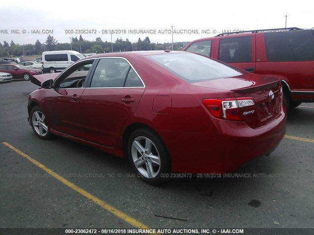 4T1BF1FK3EU738604 - 2014 TOYOTA CAMRY L/SE/LE/XLE RED photo 3
