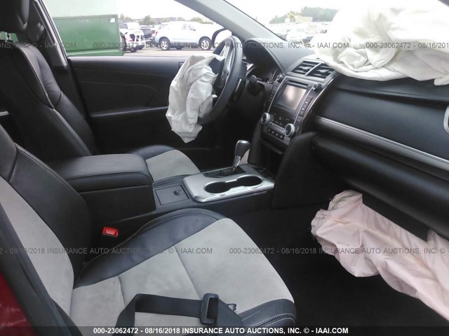 4T1BF1FK3EU738604 - 2014 TOYOTA CAMRY L/SE/LE/XLE 红色 照片 5
