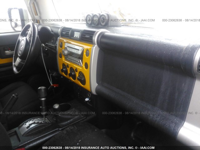 JTEBU11F770049031 - 2007 TOYOTA FJ CRUISER YELLOW photo 5