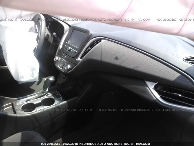 1G1ZB5ST6JF102156 - 2018 CHEVROLET MALIBU LS Qara foto 5
