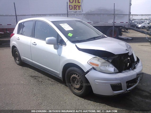 3N1BC13E58L369046 - 2008 NISSAN VERSA S/SL SILVER photo 1