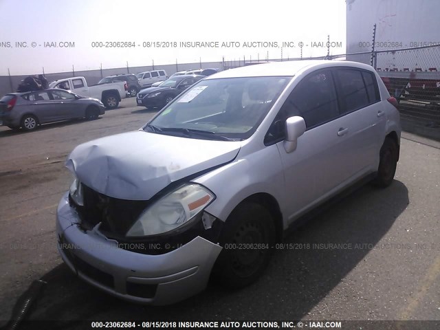 3N1BC13E58L369046 - 2008 NISSAN VERSA S/SL SILVER photo 2