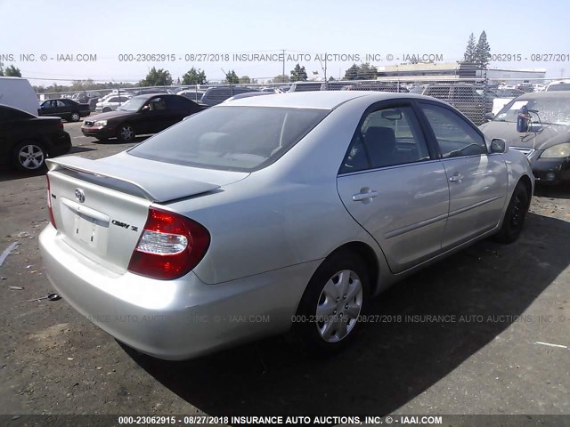 JTDBE32K320004864 - 2002 TOYOTA CAMRY LE/XLE/SE Gümüş foto 4