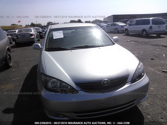 JTDBE32K320004864 - 2002 TOYOTA CAMRY LE/XLE/SE Gümüş foto 6