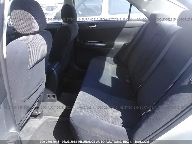 JTDBE32K320004864 - 2002 TOYOTA CAMRY LE/XLE/SE Gümüş foto 8