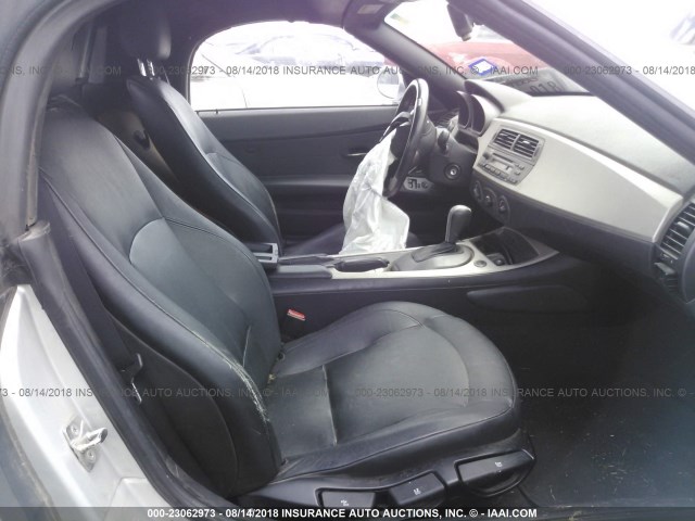 4USBT535X4LU08542 - 2004 BMW Z4 3.0 SILVER photo 5