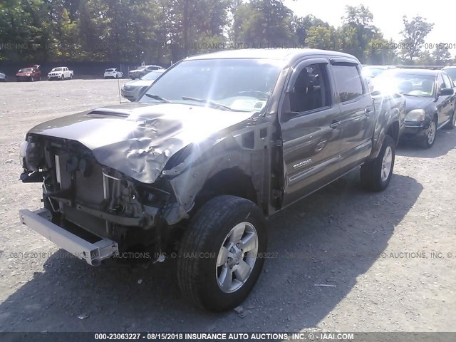 5TFLU4EN3CX037925 - 2012 TOYOTA TACOMA DOUBLE CAB ნაცრისფერი ფოტო 2
