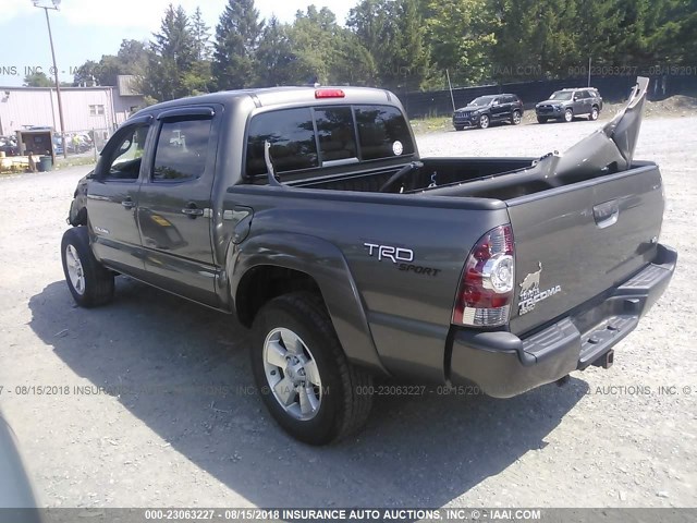 5TFLU4EN3CX037925 - 2012 TOYOTA TACOMA DOUBLE CAB ნაცრისფერი ფოტო 3