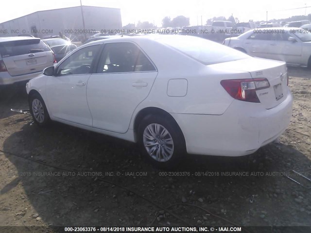 4T1BF1FK1DU719516 - 2013 TOYOTA CAMRY L/SE/LE/XLE 白色 照片 3