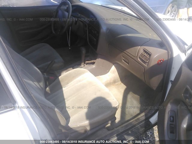 4T1BG12K0TU702790 - 1996 TOYOTA CAMRY DX/LE/XLE თეთრი ფოტო 5