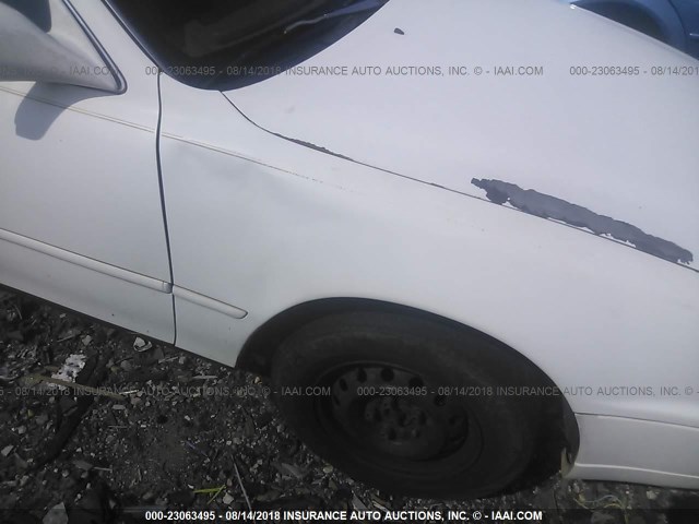 4T1BG12K0TU702790 - 1996 TOYOTA CAMRY DX/LE/XLE თეთრი ფოტო 6