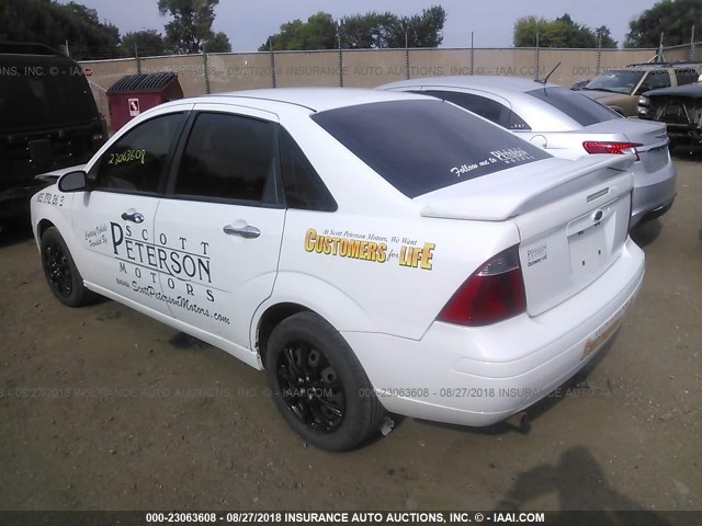 1FAFP34N17W171897 - 2007 FORD FOCUS ZX4/S/SE/SES WHITE photo 3