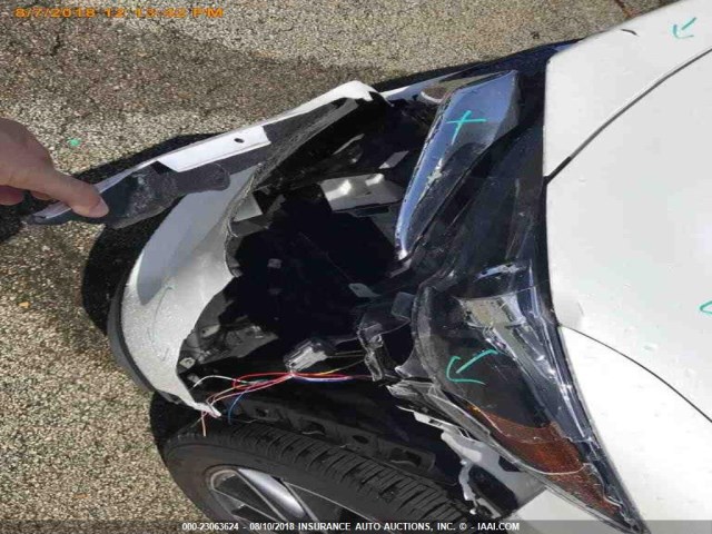 JM3KFACM6J0332884 - 2018 MAZDA CX-5 TOURING Blanc photo 12