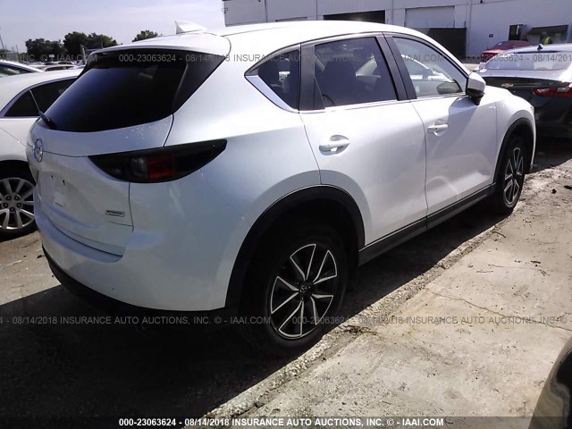 JM3KFACM6J0332884 - 2018 MAZDA CX-5 TOURING Blanc photo 4
