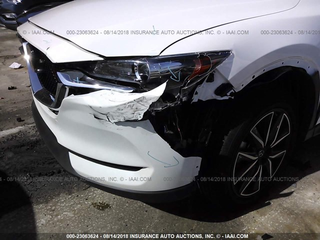 JM3KFACM6J0332884 - 2018 MAZDA CX-5 TOURING Blanc photo 6