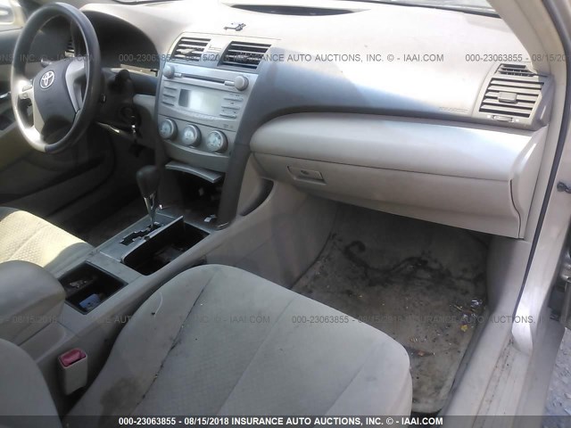 4T1BE46K19U818090 - 2009 TOYOTA CAMRY SE/LE/XLE TAN photo 5