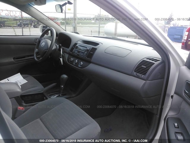 4T1BE30K96U697999 - 2006 TOYOTA CAMRY LE/XLE/SE 白色 照片 5