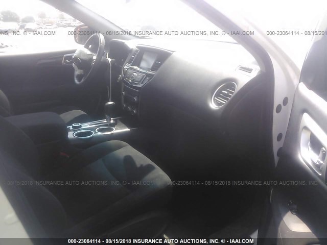 5N1AR2MM4GC630689 - 2016 NISSAN PATHFINDER S/SV/SL/PLATINUM WHITE photo 5