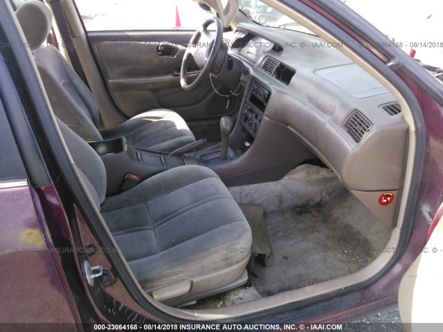 4T1BG22K8VU047836 - 1997 TOYOTA CAMRY CE/LE/XLE MAROON photo 5