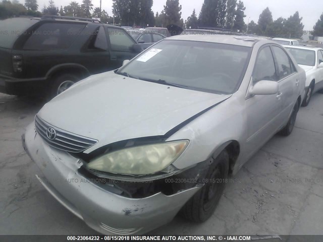 4T1BE32K05U078882 - 2005 TOYOTA CAMRY LE/XLE/SE Күміс фото 2