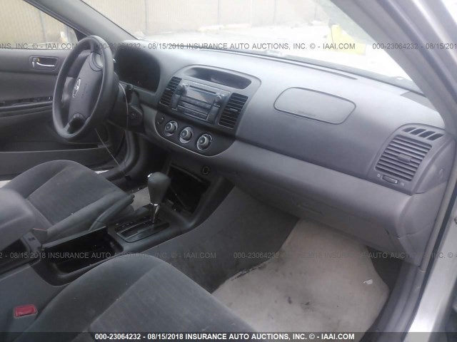 4T1BE32K05U078882 - 2005 TOYOTA CAMRY LE/XLE/SE Күміс фото 5