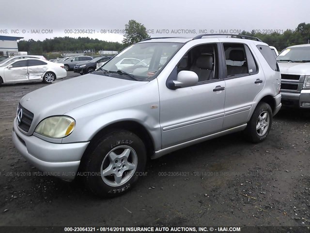 4JGAB54E61A226441 - 2001 MERCEDES-BENZ ML 320 SILVER photo 2