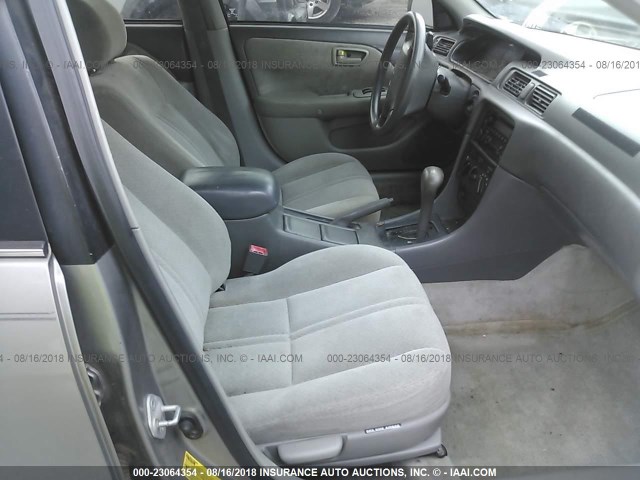 4T1BG28K51U070508 - 2001 TOYOTA CAMRY CE/LE/XLE 奶油色 照片 5