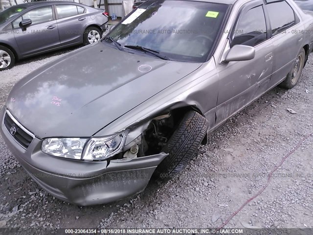 4T1BG28K51U070508 - 2001 TOYOTA CAMRY CE/LE/XLE 奶油色 照片 6
