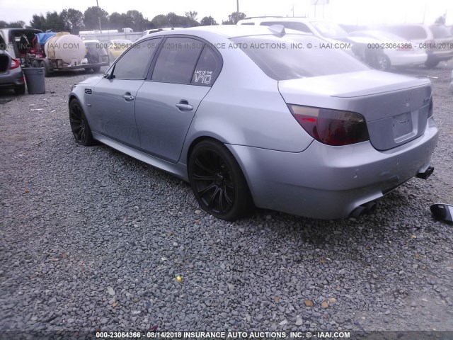 WBSNB93566B581540 - 2006 BMW M5 GRAY photo 3