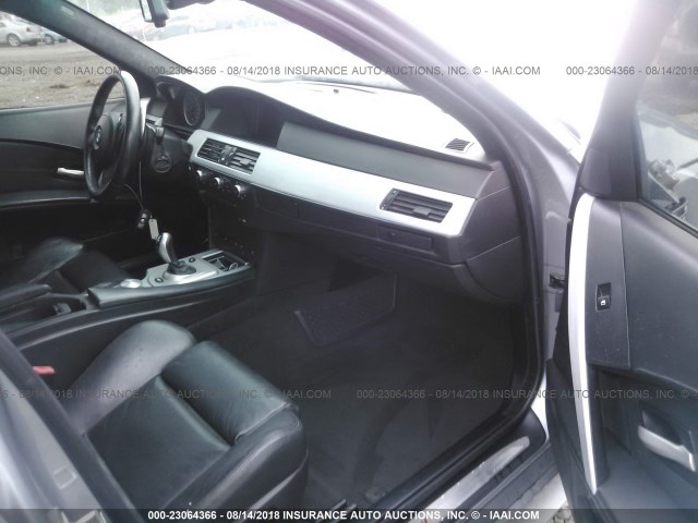 WBSNB93566B581540 - 2006 BMW M5 GRAY photo 5