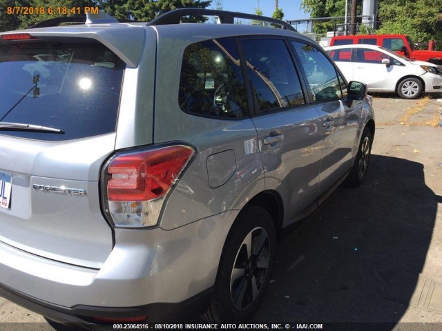 JF2SJAGC3JH590064 - 2018 SUBARU FORESTER 2.5I PREMIUM SILVER photo 11