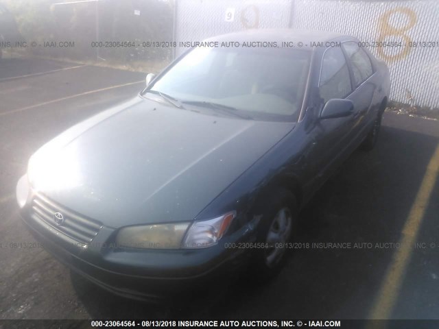 4T1BG22K9XU585920 - 1999 TOYOTA CAMRY CE/LE/XLE 绿色 照片 2