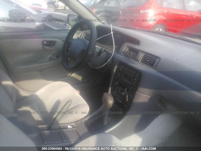 4T1BG22K9XU585920 - 1999 TOYOTA CAMRY CE/LE/XLE 绿色 照片 5